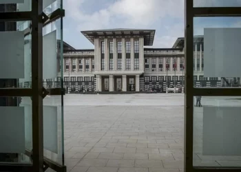 استطلاع رأي نتائجه تثير القلق في أروقة القصر الرئاسي