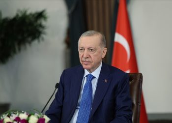 أردوغان يدعو من قطر لزيادة العقوبات ضد إسرائيل