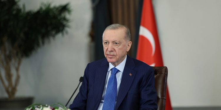 أردوغان يدعو من قطر لزيادة العقوبات ضد إسرائيل