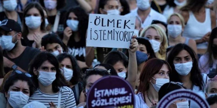 رجل يقتل زوجته بالرصاص لإصرارها على الطلاق