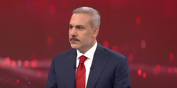 هاكان فيدان: العناصر الكردية بحاجة لتسوية مع دمشق لضمان وحدة سوريا