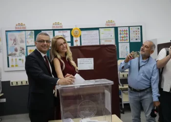 من هو توفان إرهورمان رئيس شمال قبرص الجديد؟