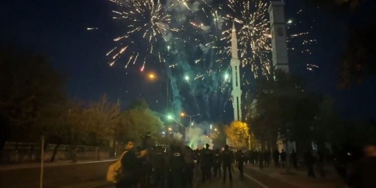 فضّ مسيرة “أوجلان” في ديار بكر بالغاز المسيل للدموع