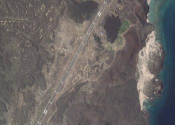 تقرير: الإمارات تنشئ قاعدة جوية بجزيرة استراتيجية في اليمن