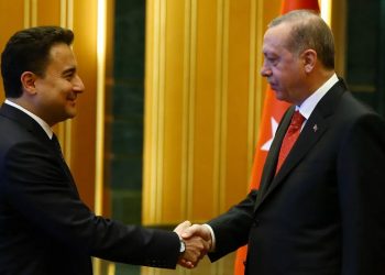 علي باباجان ينفي شائعات انضمامه لحزب أردوغان