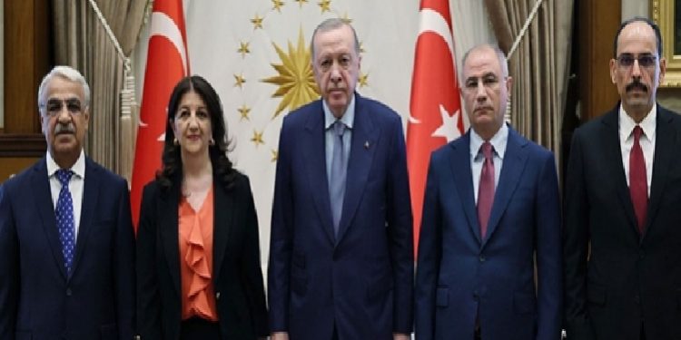 تركيا.. وفد الحزب الكردي يلتقي أردوغان الخميس