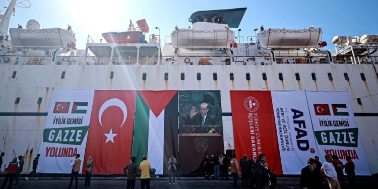 تركيا.. انطلاق سفينة المساعدات السابعة عشر إلى غزة