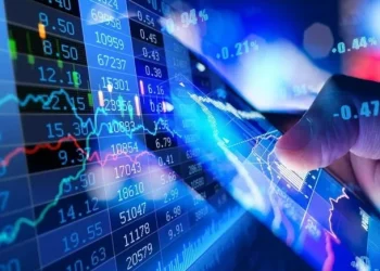 عملة دولة تمزقها الحرب تتجاوز الليرة التركية