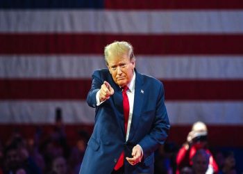 البورصات الأمريكية تفقد 2 تريليون دولار بسبب تغريدة ترامب