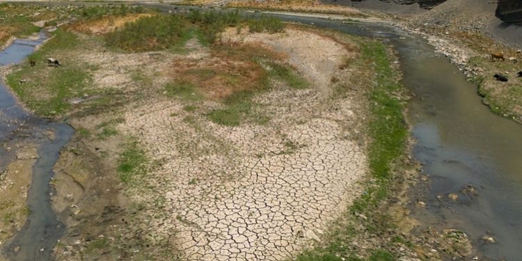 العراق يطالب تركيا بزيادة إمدادات المياه مع تفاقم الجفاف