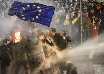 اشتباكات حول القصر الرئاسي في جورجيا