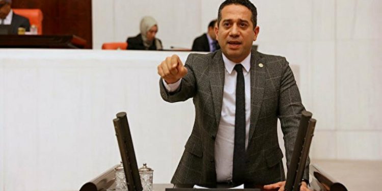 تركيا.. التحقيق مع برلماني معارض بتهمة “إهانة الرئيس”