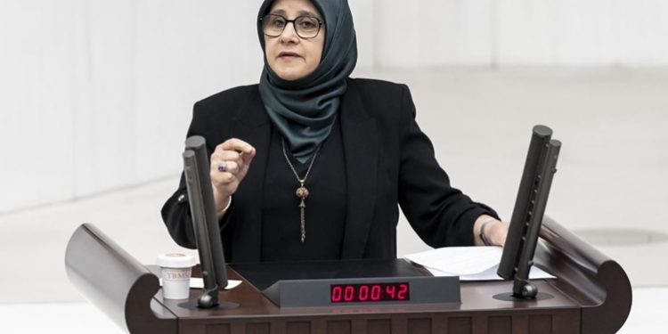 البرلمانية الكردية السابقة هدى كايا تسلم نفسها للسلطات