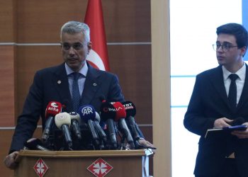 وزير الصحة يتبرع بأعضائه ويحتفل بـ50 عاماً على أول زراعة كلية في تركيا