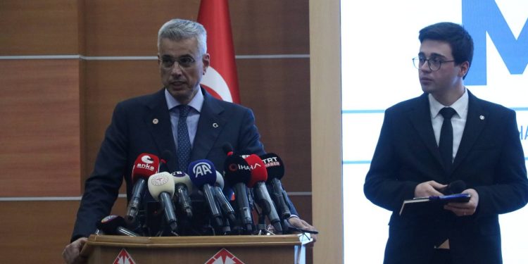 وزير الصحة يتبرع بأعضائه ويحتفل بـ50 عاماً على أول زراعة كلية في تركيا