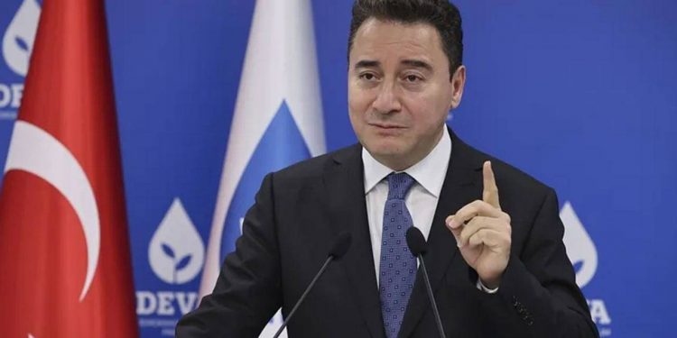 باباجان: مشكلتنا الوحيدة مع من يهددون منافسيهم بالسجن