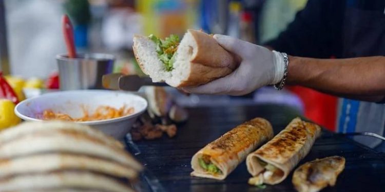 10 أطعمة في الشارع ممنوعة تمامًا