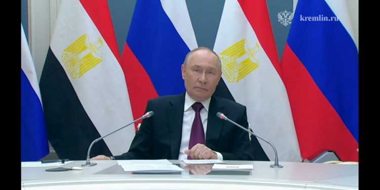 بوتين يهنئ مصر والسيسي بتركيب وعاء ضغط مفاعل الضبعة النووي