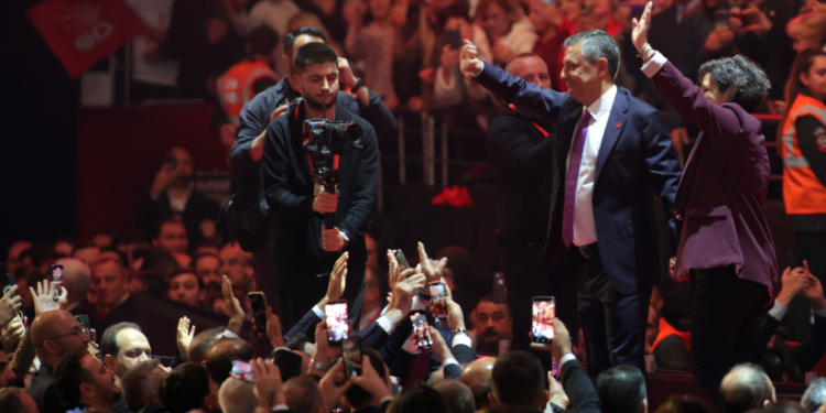 أوزغور أوزيل: حزب الشعب الجمهوري مستعد لتسلم السلطة