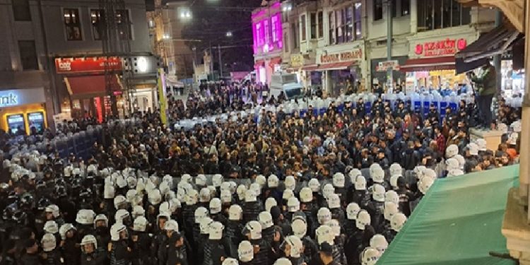 اعتقال 14 خلال تظاهرة نسائية في إسطنبول