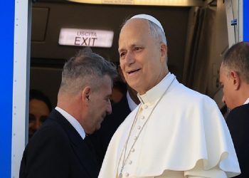 طائرة بابا الفاتيكان تصل تركيا في أول زيارة دولية