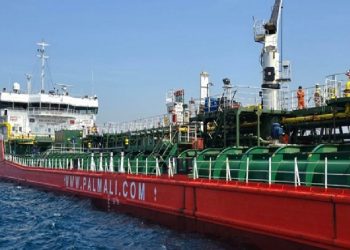 سينة سعودية على متنها مليون برميل نفط تصل سوريا