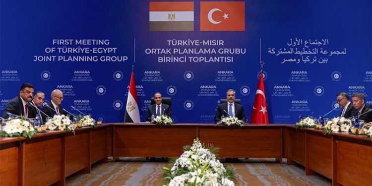 مصر وتركيا تبحثان تعزيز العلاقات والقضايا الإقليمية في محادثات أنقرة