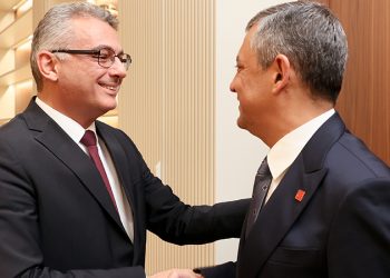 زعيم المعارضة التركية يزور رئيس جمهورية شمال قبرص التركية 