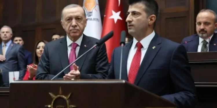 صدام حاد مع المعارضة في البرلمان بسبب تشبيه أردوغان بأتاتورك