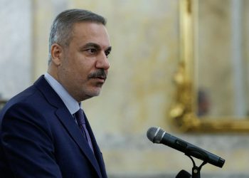 هاكان فيدان: لا يمكن وجود “جيشين” في سوريا