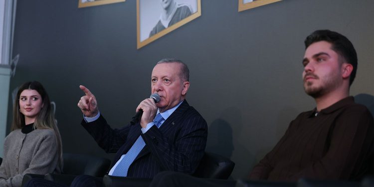 أردوغان يتحدث عن دخوله السجن
