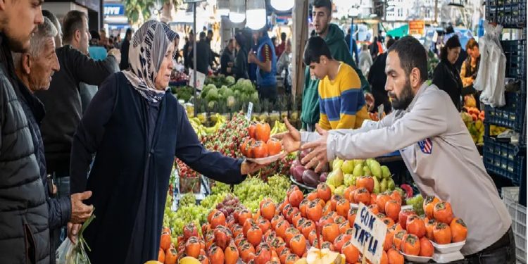 تركيا ترفع الحد الأدنى للأجور إلى 28 ألف ليرة