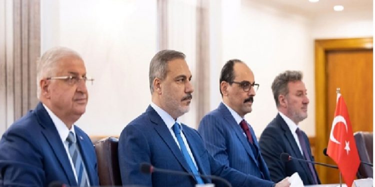 وزير خارجية تركيا يصل دمشق رفقة رئيس الاستخبارات ووزير الدفاع