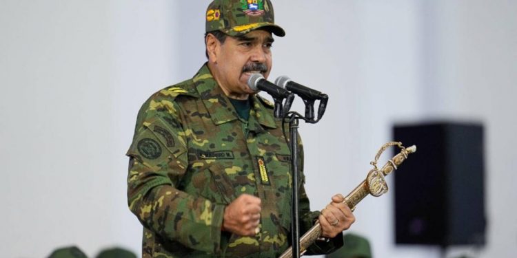 رئيس فنزويلا يتلقى عرضًا بالإقامة في دولة حليفة