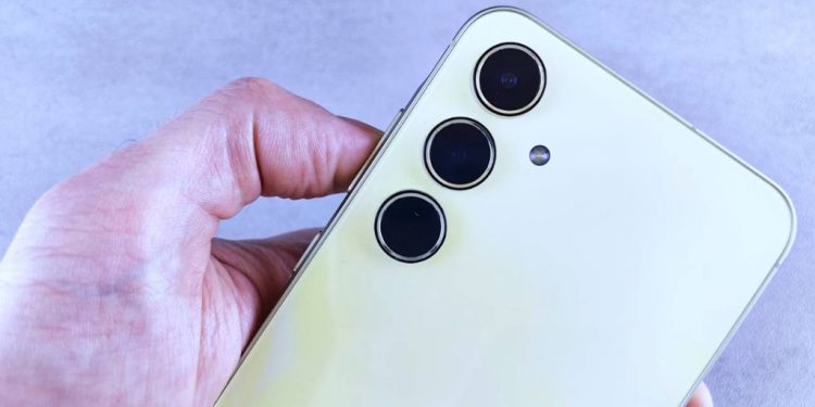 الجيش الإسرائيلي يحظر على أفراده استخدام هواتف الأندرويد