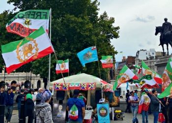 منصة “X” تستبدل علم إيران الحالي بشعار “الأسد والشمس” التاريخي