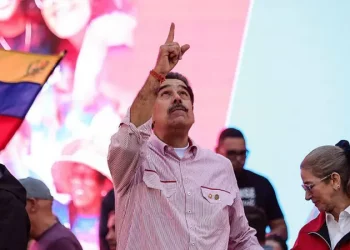 ترامب يعلن الإطاحة برئيس فنزويلا ونقله خارج البلاد بعد ضربات عسكرية