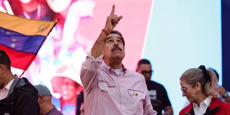 ترامب يعلن الإطاحة برئيس فنزويلا ونقله خارج البلاد بعد ضربات عسكرية