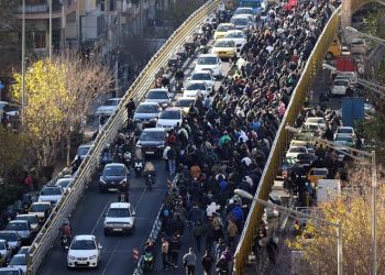 إيران تستدعي سفراء 3 دول وتطالب بوقف دعم الاحتجاجات