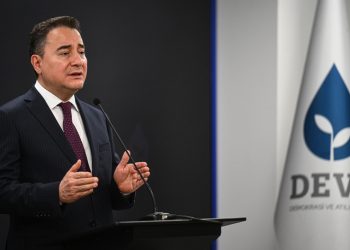 باباجان يرحب بالاتفاق بين دمشق وقسد