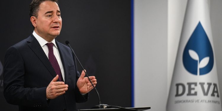 باباجان يرحب بالاتفاق بين دمشق وقسد