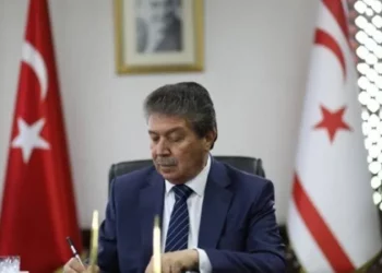 رئيس وزراء شمال قبرص يشن هجومًا حادًّا على نيقوسيا