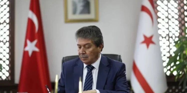 رئيس وزراء شمال قبرص يشن هجومًا حادًّا على نيقوسيا