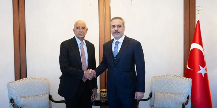 وزير الخارجية التركي يبحث الملف السوري مع المبعوث الأمريكي “باراك” في أنقرة