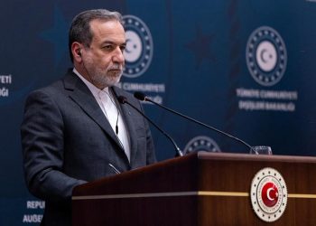 وزير خارجية إيران من تركيا: مستعدون للحوار بشأن التوترات النووية