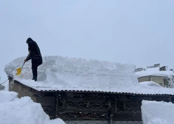 32.7 تحت الصفر.. صقيع يوكسيكوفا التركية يكسر الأرقام القياسية ويجمد الحياة