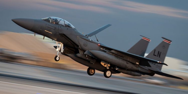 القوات الجوية الأمريكية تجري مناورات عسكرية في الشرق الأوسط