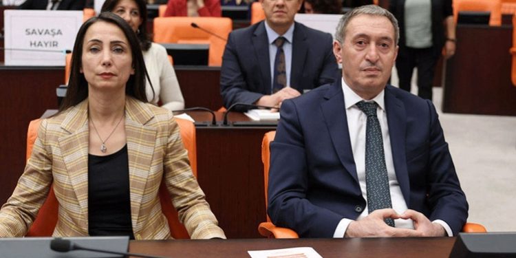 الحزب الكردي على الضامنين التدخل لوقف “مجزرة حلب”