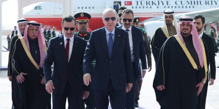 أردوغان يصل إلى المملكة العربية السعودية