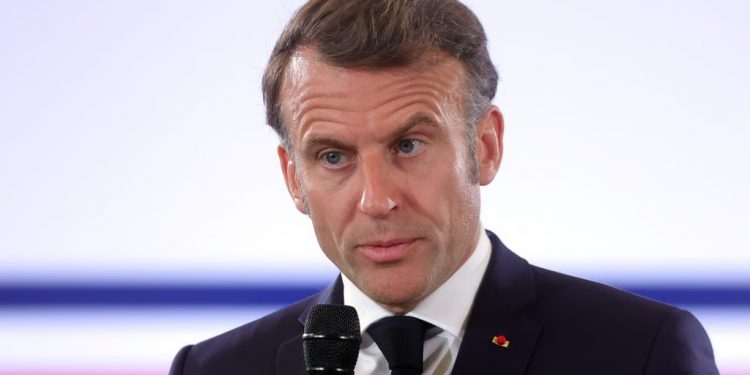 الاستخبارات الروسية: ماكرون أصدر تعليمات باغتيال قادة 3 دول أفريقية